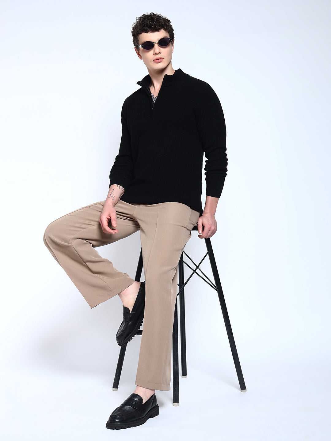 Black Solid Ribbed Zip-Top Pullover-Sweater