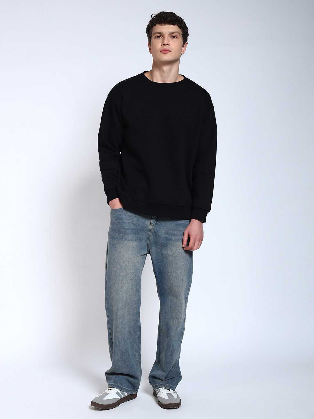 Black Solid Regular Fit Sweatshirt