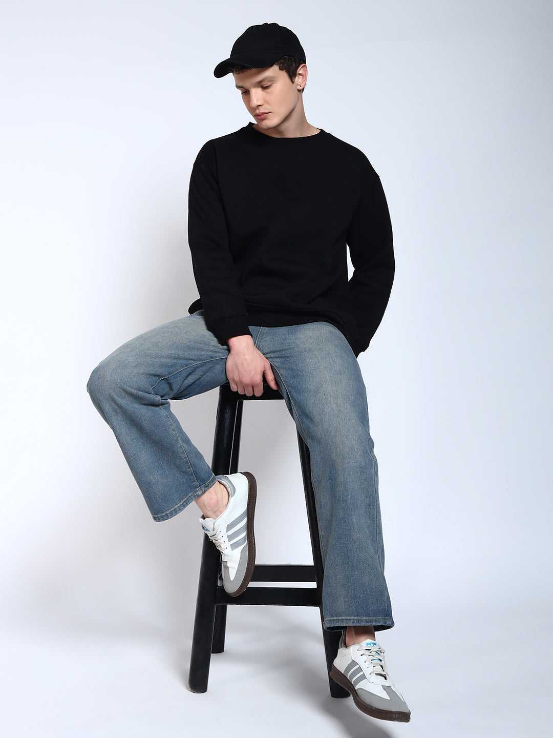 Black Solid Regular Fit Sweatshirt