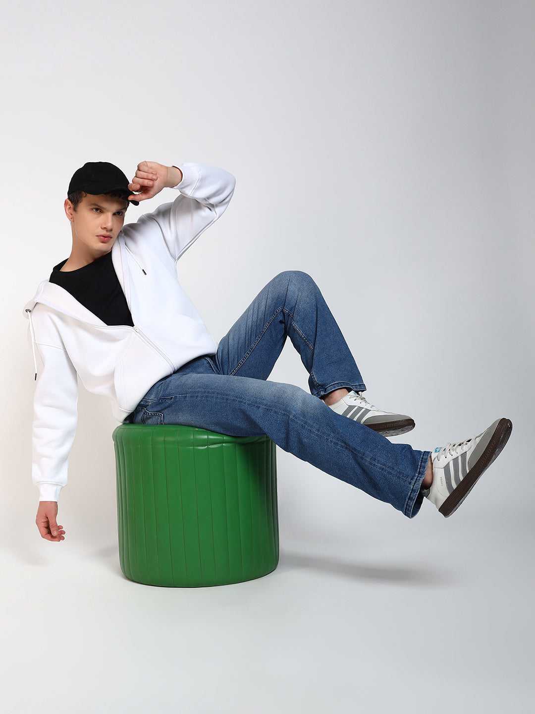 White Solid Regular Fit Zipper Hoodie Sweatshirt