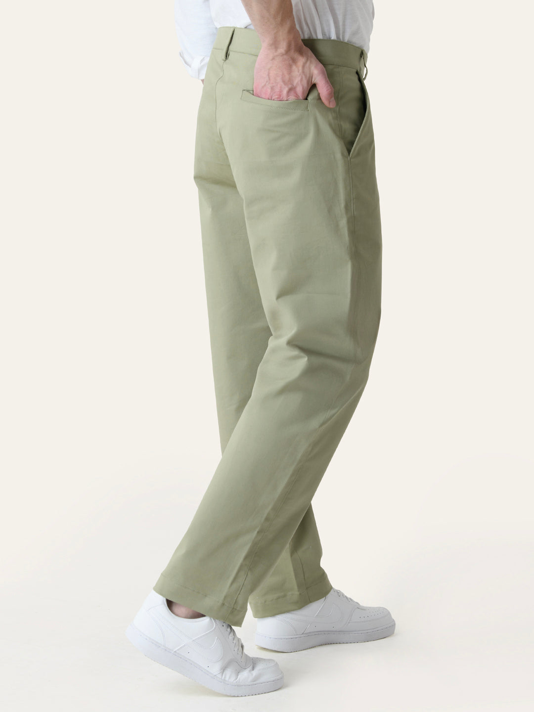 Pista Green Solid Slim Fit Chinos