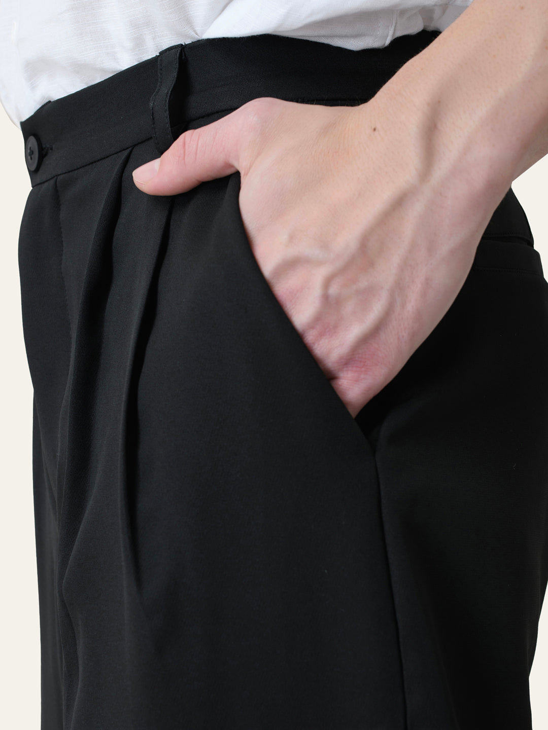 Black Solid Pleated Korean Pant